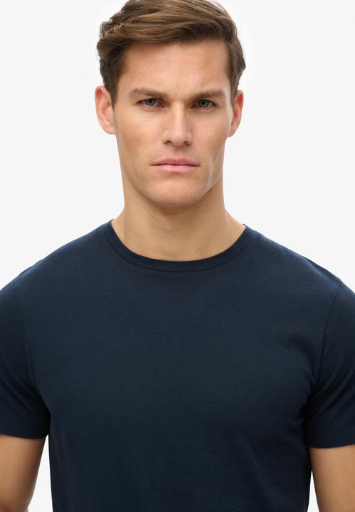 Actual product image Superdry Classic Essential T-Shirt (L)