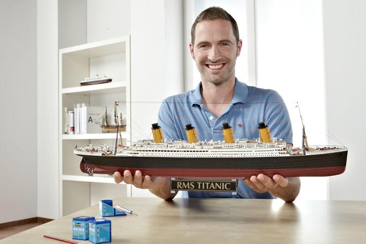 Produktbild Revell Geschenkset 100 Jahre Titanic