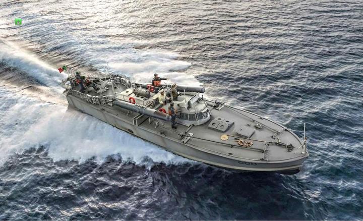 Actual product image 1:35 M.A.S. 568 4a Torpedo Boat w. Crew