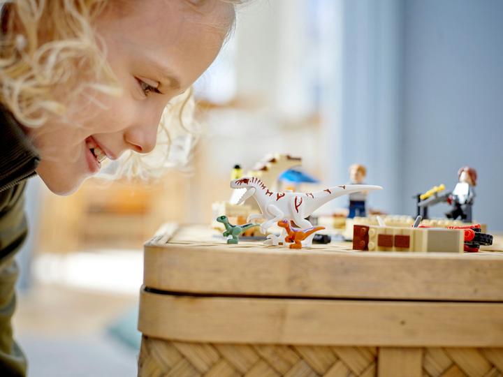 Produktbild LEGO Atrociraptor: Motorradverfolgungsjagd (76945, LEGO Jurassic World)