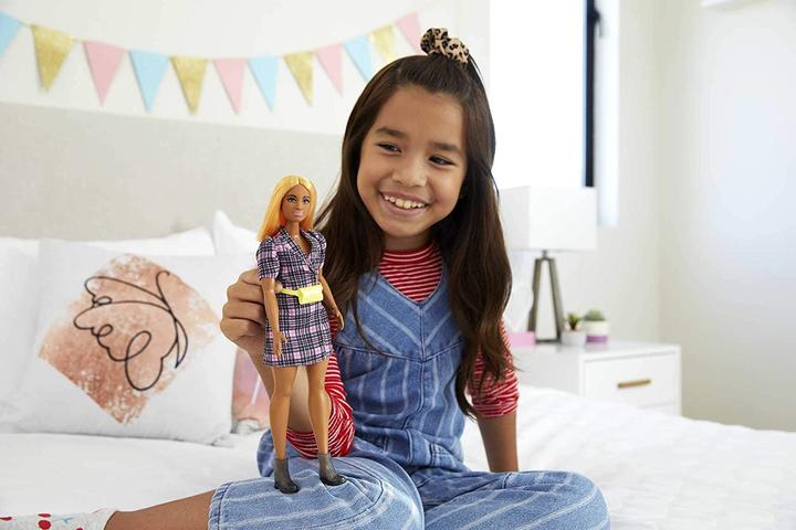 Productafbeelding Barbie Fashionistas pop in blazerjurk met pofmouwen