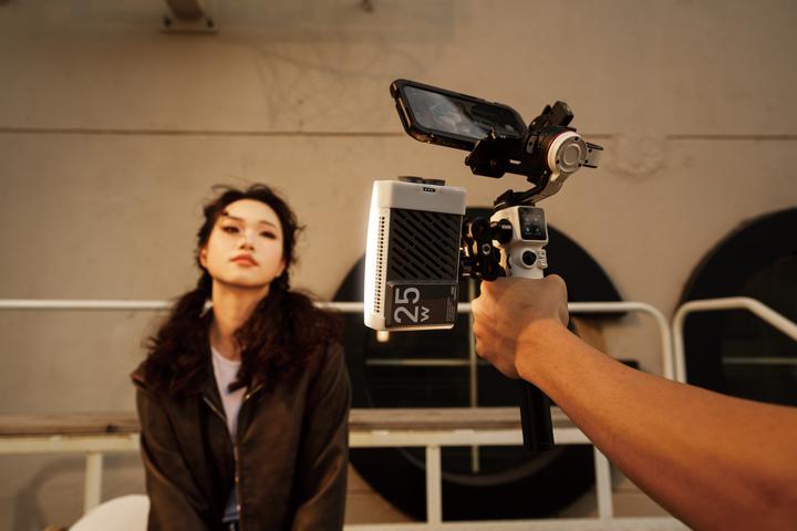Actual product image Zhiyun CINEPEER CM25 (Video light)