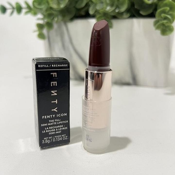 Produktbild Fenty Beauty Der ikonische halbmatt nachfüllbarer Lippenstift (03 Board Memb'r)
