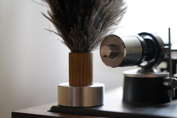 Actual product image Vinyfix Vinyl Duster & Single Adapter (Record player cleaning)