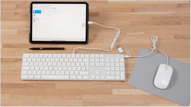 Actual product image LMP USB-C numeric Keyboard 106 keys wired USB-C keyboard with 1x USB-C and aluminum upper cover - UK Eng (Eng. Int., Cable)