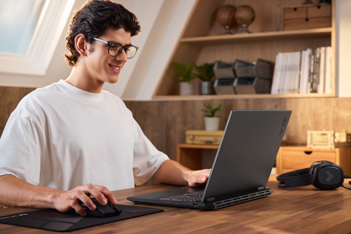 Image du produit ASUS TUF Gaming A16 RTX 4060 (15.98", AMD Ryzen AI 9 HX 370, 16 Go, 1000 Go, DE)