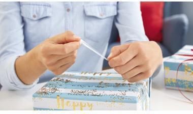 Produktbild tesa 12x tesafilm TRANSPARENT - mit starker Haftung - alterungsbeständig und reissfest (12 mm)