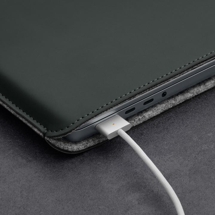 Image du produit Woolnut Matte PU Sleeve for 16-inch MacBook Pro (16")