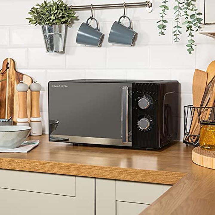 Image du produit Russell Hobbs Micro-ondes manuel avec 5 niveaux de puissance, minuterie intégrée et fonction décongélation (17 l)