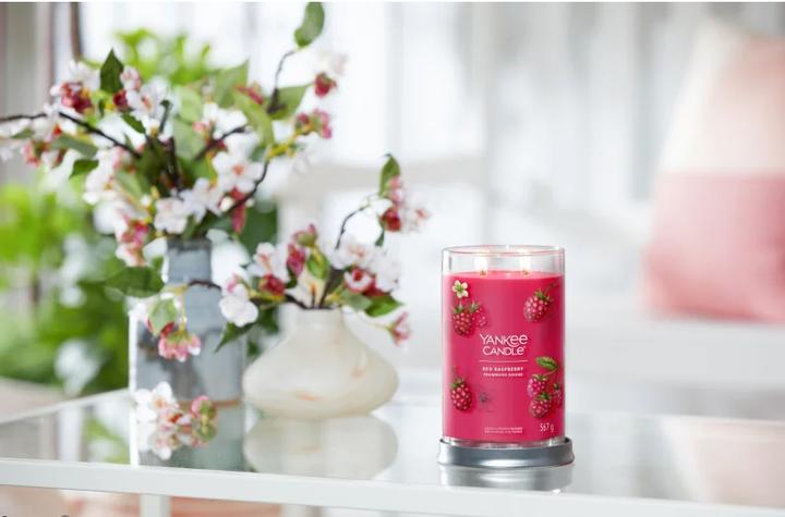 Actual product image Yankee Candle Red Raspberry Signature Large Tumbler Scented Candle (567 g)