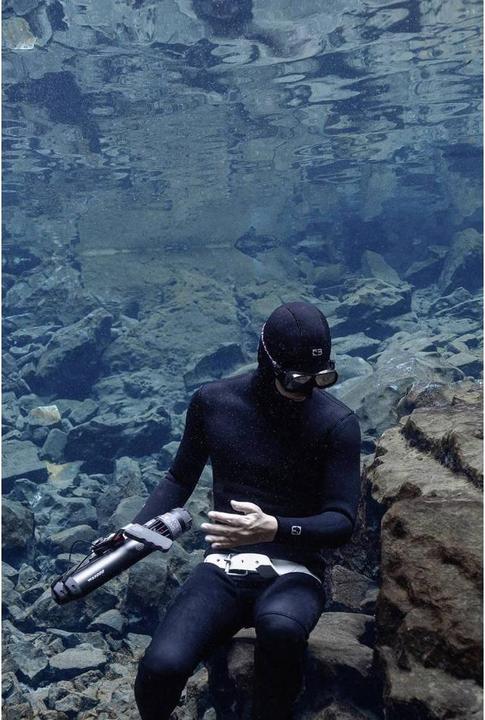 Actual product image Waydoo SUBNADO underwater scooter handle holder grey