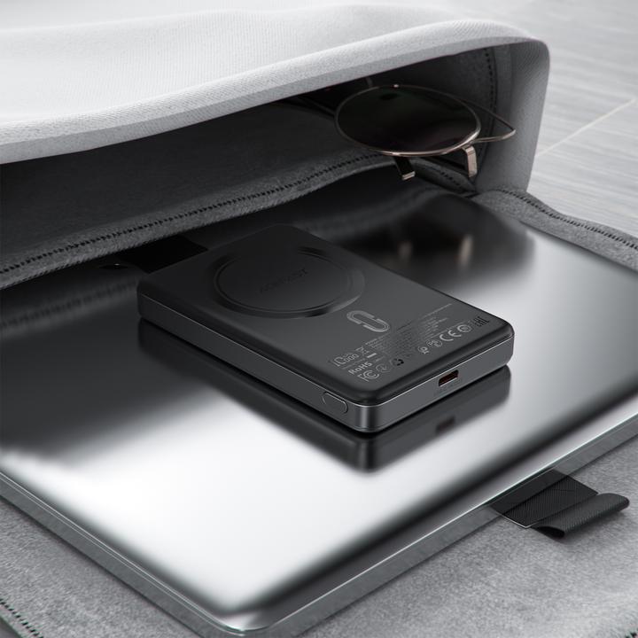 Actual product image Acefast Powerbank M12-10000 PD20W ultra-slim, MagSafe compatible - black (10000 mAh, 20 W, 37 Wh)