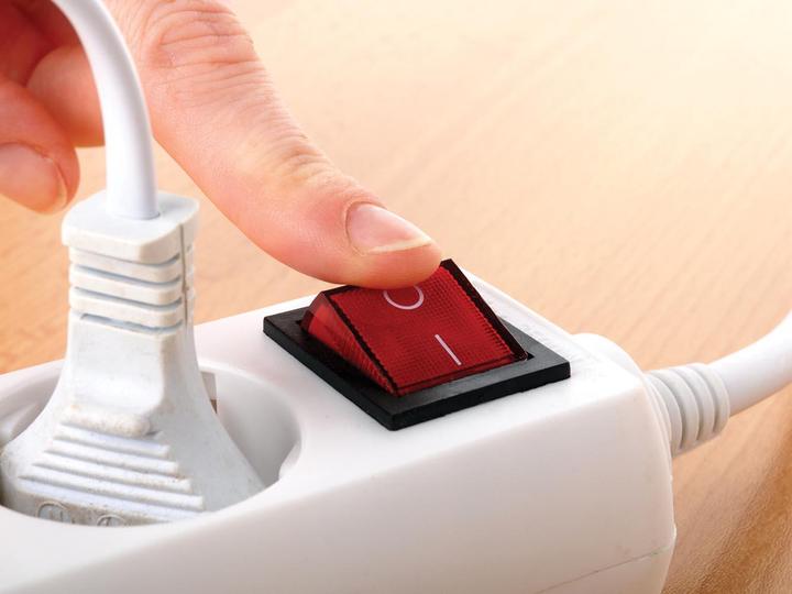 Produktbild Velleman 4-FACH-STECKDOSENLEISTE - MIT SCHALTER - KABEL: 3 m - STECKER-TYP E (FRANZÖSISCHES SYSTEM) (4x, CEE 7/5, 3 m)