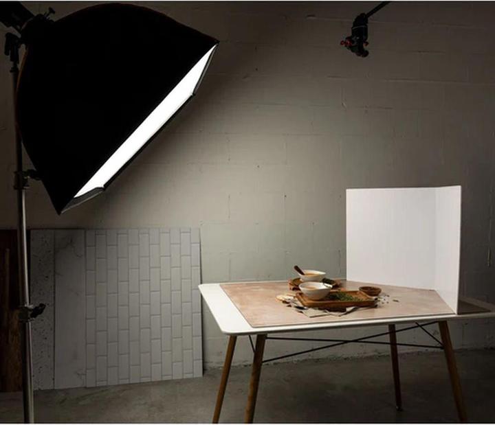 Actual product image V-Flat World Tabletop V-Flats - Medium (20"X35") 2X White 2X Black (Reflector)