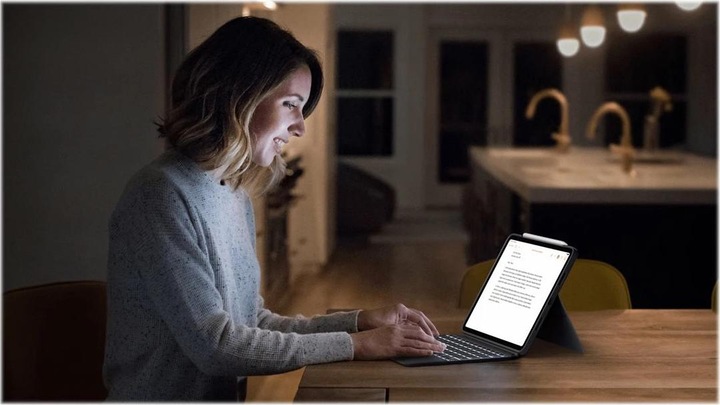 Produktbild Logitech Combo Touch (CH, iPad Pro 11 2021 (3. Gen), iPad Pro 11 2020 (2. Gen), iPad Pro 11 2018 (1. Gen), iPad Pro 11 2022 (4. Gen))