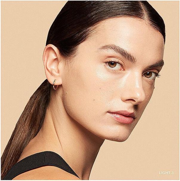 Actual product image Bobbi Brown Vitamin Enrichie Skin Tint Sun Protection Factor 15 Light 3