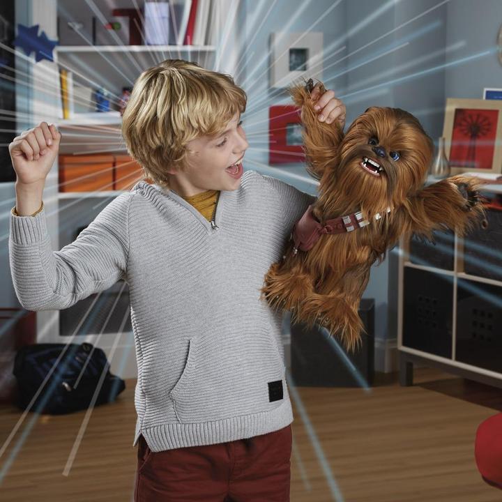 Produktbild Hasbro Ultimate Co Pilot Chewie (43 cm)