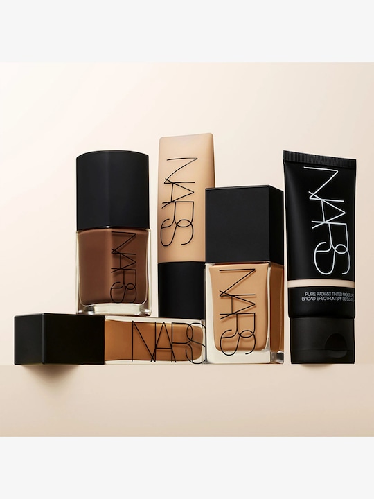 Immagine prodotto NARS Cosmetics Fondazione che riflette la luce (Oslo)