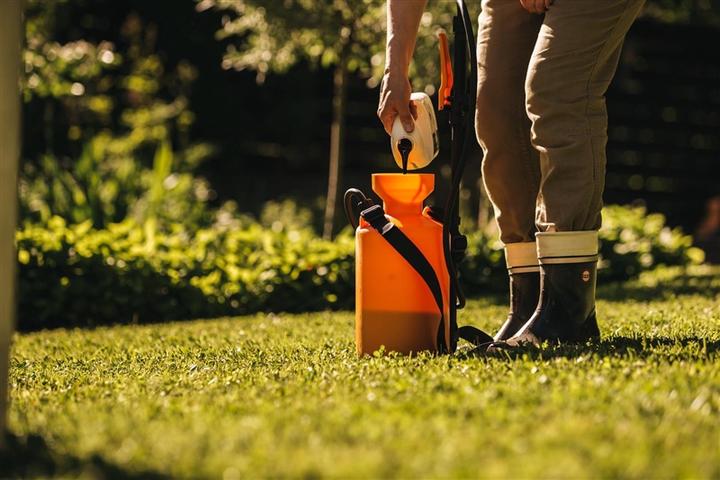 Actual product image Fiskars Pressure sprayer, For water-based plant treatments, Adjustable spray pattern, Safety (5 l)