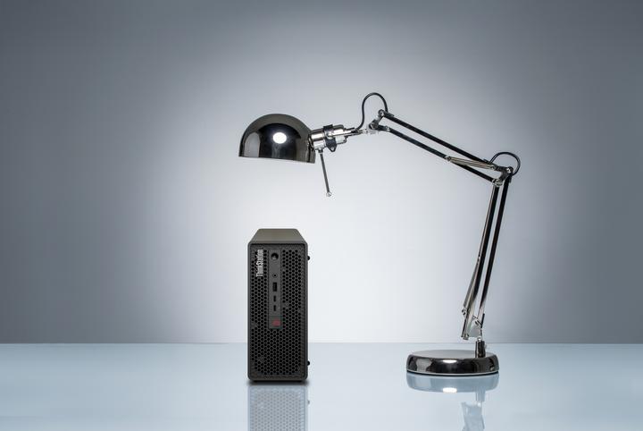 Produktbild Lenovo ThinkStation P3 Ultra (Intel Core i7-14700K, 32 GB, 1000 GB, UHD Graphics 770)