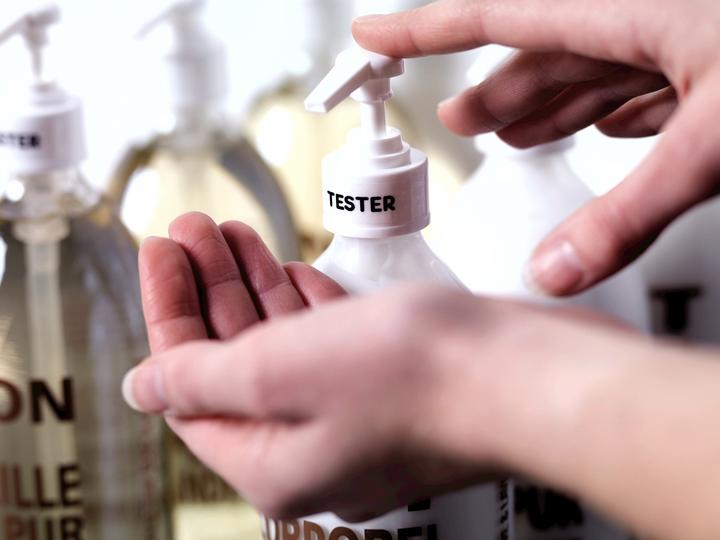 Actual product image Dymo D1 writing tape 43610 6mmx7.0m black->transp. (0.60 cm, Black, Transparent)