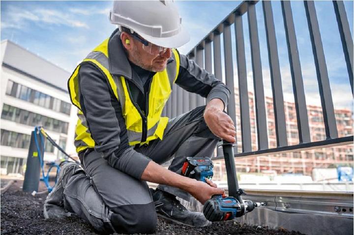 Produktbild Bosch Professional GSB 18V-150 C