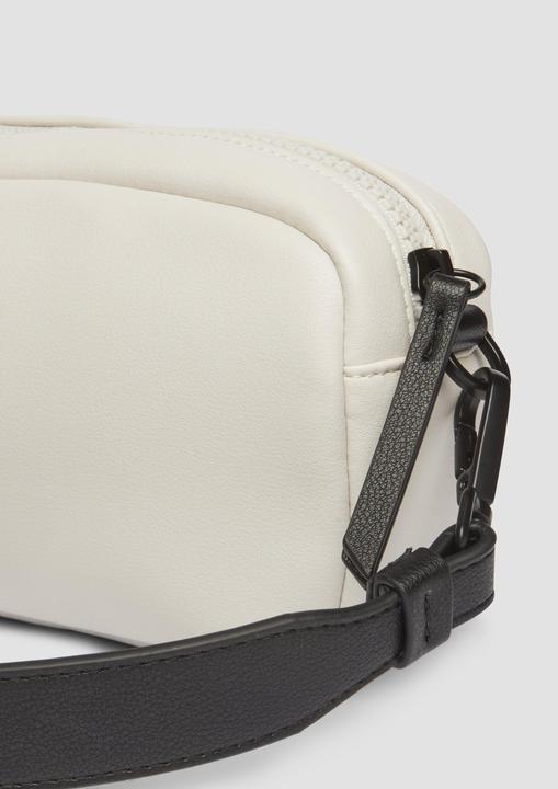 Actual product image S.Oliver Tasche Lässige Camera-Bag mit Logo-Detail und abnehmbarem Schulterriemen