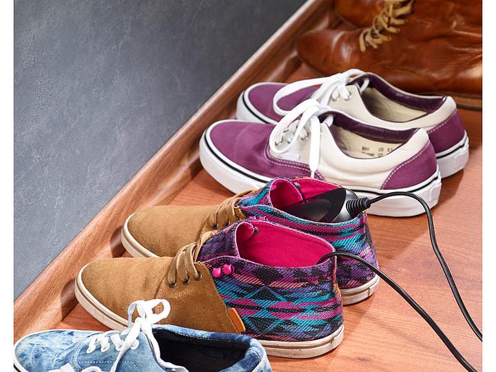 Produktbild Revolt Portabler USB-Schuhtrockner mit UV-Licht und kompakter USB-Powerbank