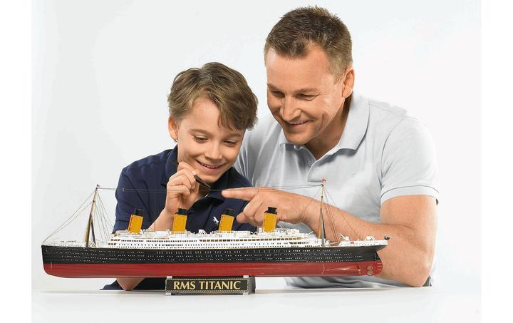 Produktbild Revell Geschenkset 100 Jahre Titanic