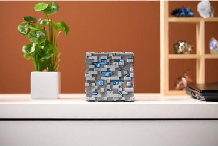 Actual product image Noble Collection Minecraft Replik Illuminating Diamond Ore Cube 10 cm