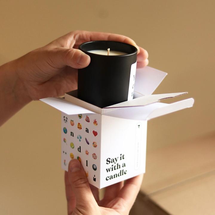 Produktbild Chatty Candles Duftkerze Woody I may not go down in history, but I'll go down on you.