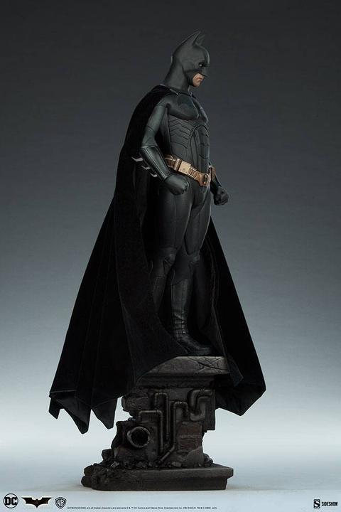 Actual product image Sideshow Batman Begins statuette Premium Format Batman 65 cm