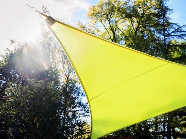 Image du produit Perel VOILE DE SOLEIL AVEC ÉCLAIRAGE DEL - TRIANGULAIRE - 3.6 x 3.6 x 3.6 m - VERT LIMONE (360 x 360 cm)