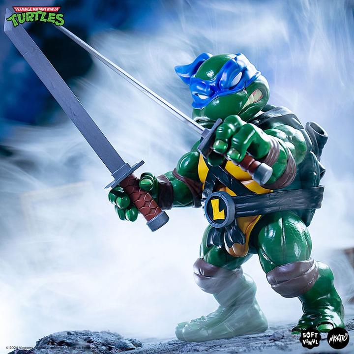Produktbild Mondo Teenage Mutant Ninja Turtles Soft Vinyl Figur Leonardo 25 cm