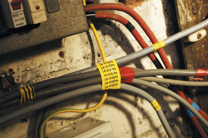 Actual product image Brother P-Touch (4 cm, Black)