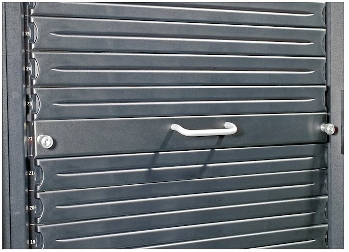 Immagine prodotto APC Pannello di copertura NetShelter AR8136BLK, 10pz