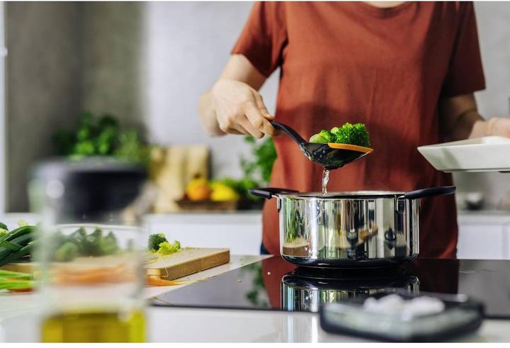 Produktbild Fiskars 1027302 Sieblöffel, schwarz