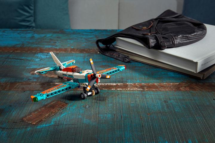 Produktbild LEGO Rennflugzeug (42117, LEGO Technic)