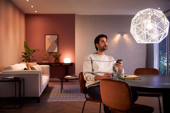Produktbild Philips Hue Ambience Starter-Kit (E27, 11 W, 1100 lm, 2 x, F)