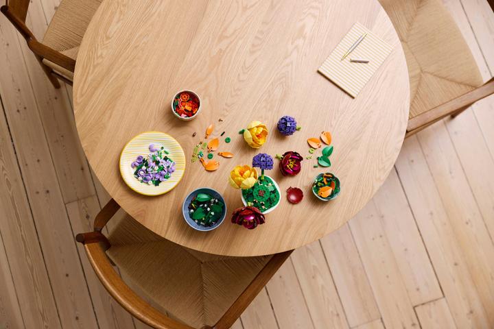 Actual product image LEGO Flower arrangement (10345, LEGO Botanical, LEGO Rare Sets)