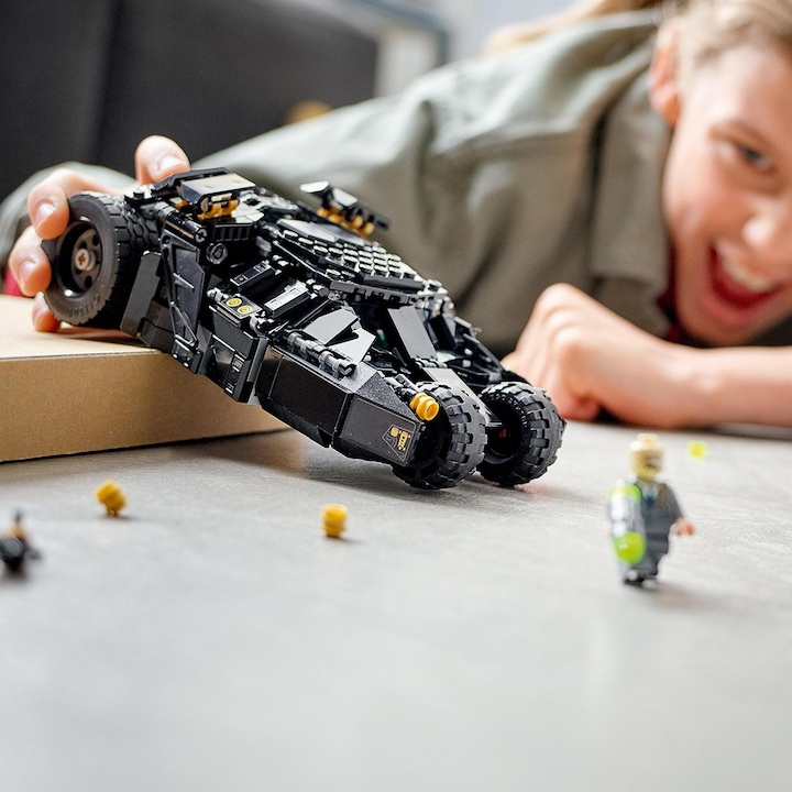 Actual product image LEGO Batmobile Tumbler: Scarecrow Showdown (76239, LEGO DC)