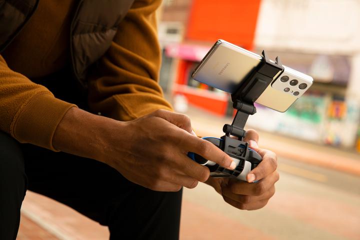 Actual product image PowerA MOGA Mobile Gaming Clip 2.0 for wireless Xbox controllers (Xbox Series S)