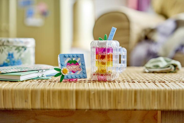 Produktbild LEGO Parfümflasche mit Blumendeko