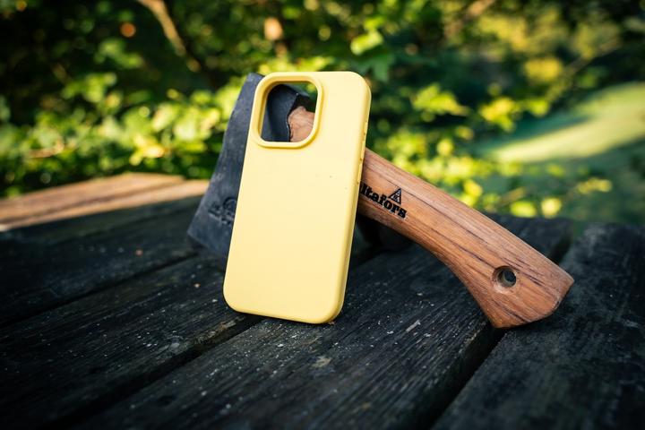 Actual product image Tactical MagForce Velvet Smoothie Cover for Apple iPhone 16 Pro Banana (Apple iPhone 16 Pro)