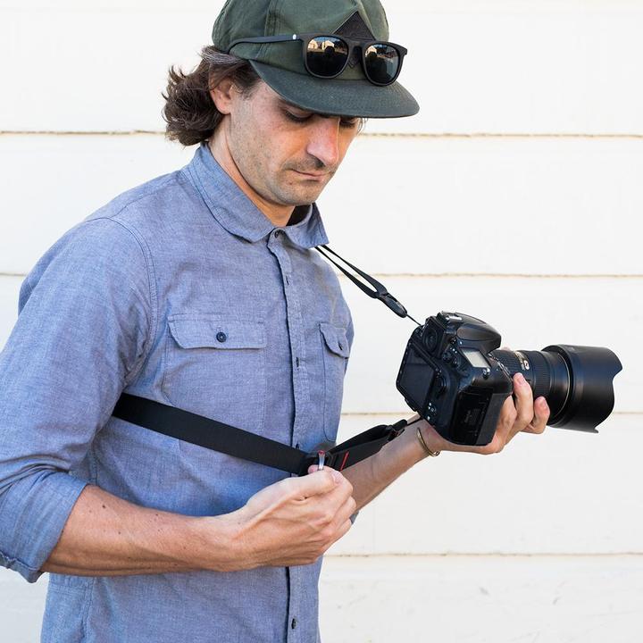 Actual product image Peak Design Slide lite (Neck belt)