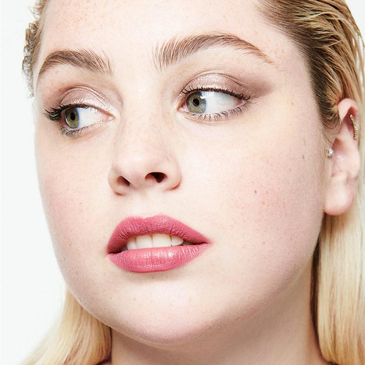 Image du produit Veralab Click In Kiss Velvet Lipstick 05 - A Luxurious Velvet Finish Lipstick (05 - Un rouge à lèvres au fini velours luxueux)