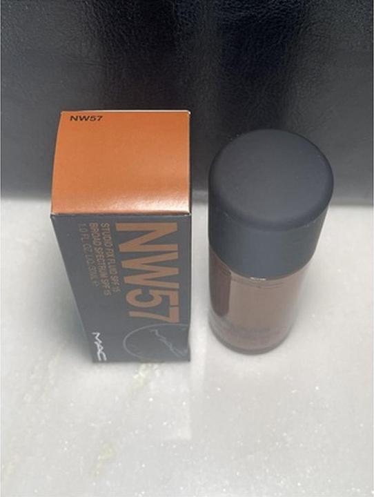 Produktbild MAC Cosmetics Studio Fix Fluid SPF 15 (Nr. NC57)