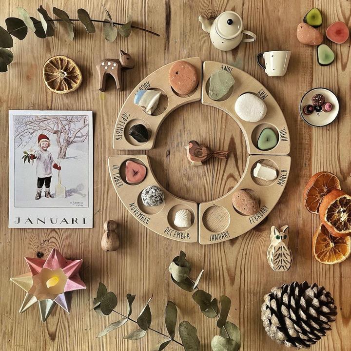 Produktbild Grapat Immerwährender Kalender (Deutsch) mit 12 Nins® Holzfiguren (Deutsch)