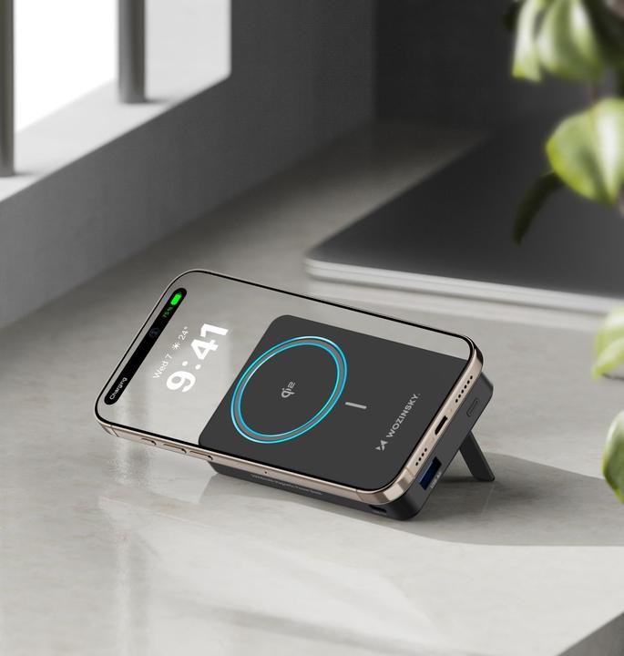 Produktbild Wozinsky Powerbank WLWP-10KA0Y3S 22,5W PD Qi2 10000 mAh, mit Ständer, 1x USB-A, 1x USB-C - schwarz (10000 mAh, 22.50 W, 37 Wh)