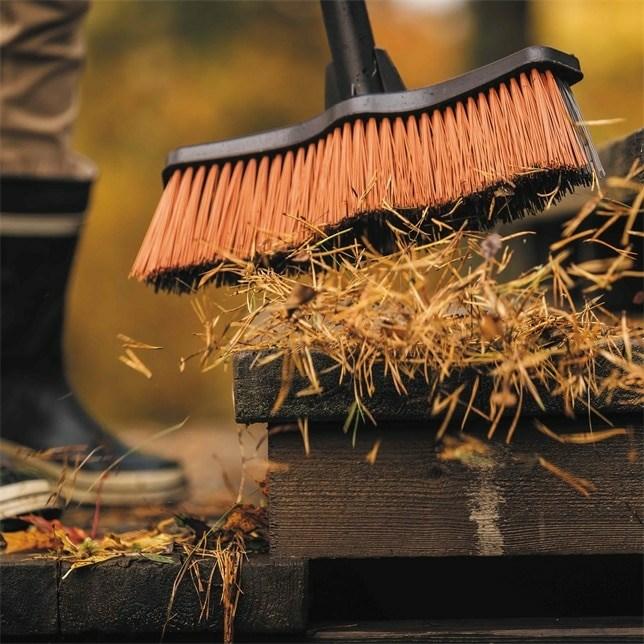 Actual product image Fiskars Universal yard broom M, 1025921 (1 pcs.)
